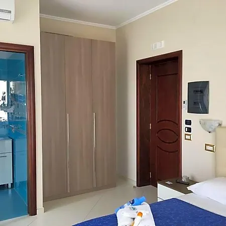 Riviera Azzurra Oda ve Kahvaltı 4*